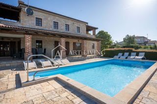 Parenzo, dintorni - villa rustica in pietra con piscina in stile istriano