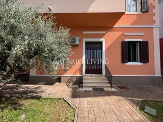 Umago, grazioso appartamento al piano terra con giardino a 100 metri dal mare