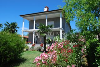 Istria, Umago, dintorni - bella casa spaziosa in una posizione veramente tranquilla