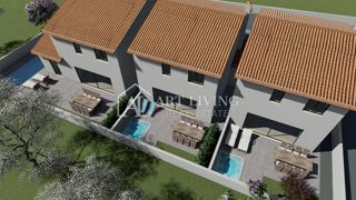 Istria, Umago, dintorni – NUOVA COSTRUZIONE – Affascinante casa a schiera in posizione attraente