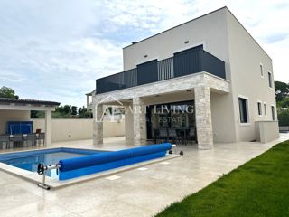 Istria, Umago - dintorni, villa moderna con piscina, a 700 m dal mare