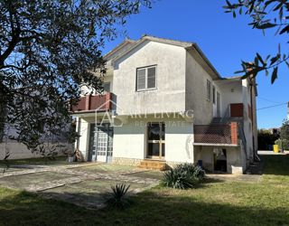 Umago - casa spaziosa con molto potenziale - centro città