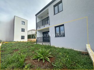 Parenzo e dintorni - OPPORTUNITÀ!!! Appartamento con due camere da letto e giardino di 168 m2