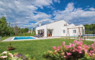 Istria, Labin, dintorni - una bella casa con piscina in una posizione tranquilla immersa nella natura
