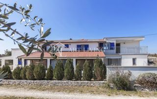 Istria, Labin, dintorni - casa indipendente con 3 appartamenti in posizione tranquilla, a 2 km dal mare