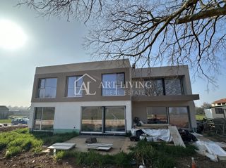 Parenzo, dintorni - appartamento con tre camere da letto e terrazza sul tetto, 90 m2 - OCCASIONE