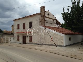 Istria, Parenzo, dintorni - graziosa casa in stile istriano a soli 1500 metri dal mare