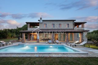 Dintorni di Parenzo, lussuosa villa in pietra in stile rustico con piscina
