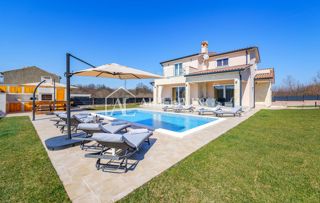 Istria, Labin, dintorni - una casa spaziosa con piscina riscaldata in una posizione tranquilla