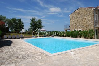 Istria, Buie, dintorni - casa a schiera in pietra in stile istriano