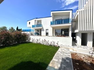 Umago, dintorni - grazioso appartamento in un nuovo edificio, a 300 m dal mare - posizione TOP