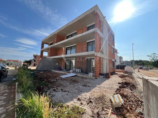 Appartamento al piano terra con ampio giardino, Finida, Umago