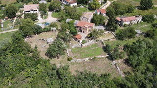 Proprietà vicino a Oprtalj immersa nel verde