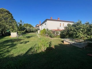Casa indipendente su un grande terreno immerso nel verde, Finida, Umago