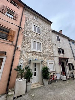 Casa in pietra nel centro storico di Umago