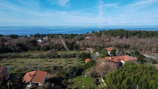 Terreno edificabile con permesso per 3 case, zona Umago