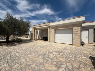 Villa in pietra di alta qualità con piscina, zona Umago