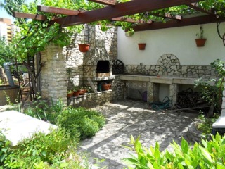 Zgrada u Puli na odličnoj lokaciji