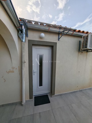 Kuća u centru Petrčana, 100 m od mora