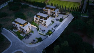 Stan u prizemlju s vrtom u luksuznom resortu, Crveni vrh, Umag