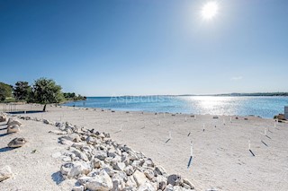 Appartamento 70 metri dalla spiaggia, una camera da letto, Medolino