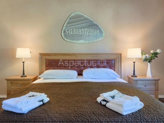 Kamena kuća sa bazenom nadomak plaže, Umag