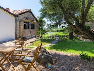 Casa in pietra con piscina vicino alla spiaggia, Umago