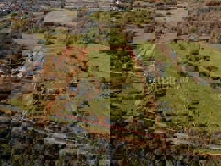 Terreno di forma regolare – ideale per realizzare un frutteto, un uliveto o un vigneto, situato a Valtura vicino a Pola