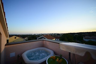 Casa in pietra con 6 camere da letto, vista mare, Lisignano