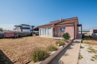 Casa indipendente, a un piano, arredata, Pola