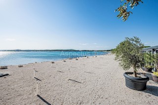 Nuova costruzione, appartamento bilocale al piano terra, vista mare, Medolino