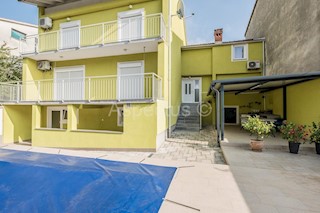 Casa, arredato, piscina, garage, posizione tranquilla, Pola