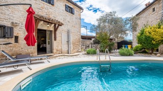 Autentica casa in pietra con piscina vicino a Vodnjan | Istria