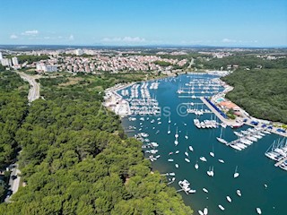 Appartamento 350 metri dalla spiaggia, due camere da letto, Pola