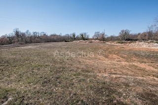 Terreno edificabile, 961 mq, a 12km dal mare, nei pressi di Marcana