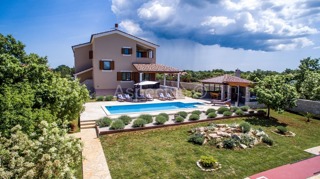 Lussuosa villa con piscina in una posizione tranquilla, Svetvincenat, Istria