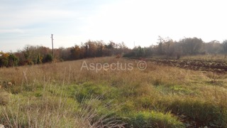 Juršići, terreno agricolo e edificabile 2.400 m2