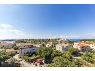 Casa di lusso con tre appartamenti, vista mare, Pola, Veruda