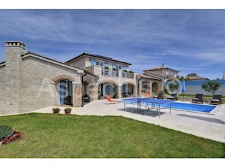 Autentica casa in pietra con piscina, vista mare, Medulin | Istra