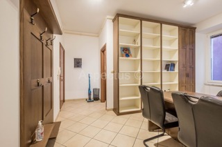 Uredski poslovni prostor, novouređen, Pula, Centar