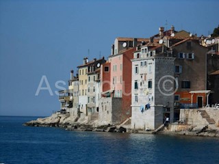 Rovinj, edificio per uffici 1.260,41 m2