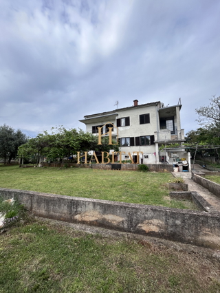 Istria, Umago, Marija Na Krasu, casa 420m2 con terrazze, giardino 1644m2, 2 garage, vista mare