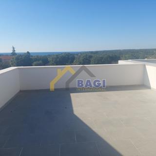 CASA DUPLEX-VISTA MARE-PISCINA-GARAGE-GIARDINO