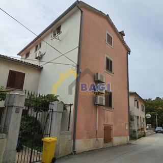 IN VENDITA A ŽMINJ CASA CON 3 APPARTAMENTI