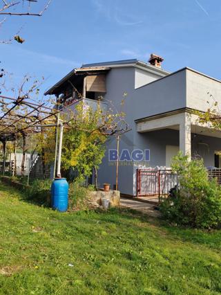 CASA ISTRA CON DUE APPARTAMENTI CON VISTA MARE