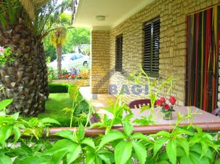 ISTRIA - TRE APPARTAMENTI - GIARDINO 150M2 - TRE POSTI AUTO