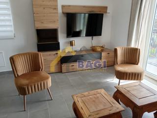 Appartamento vicino a Pola 85m2-due posti auto-giardino in comune