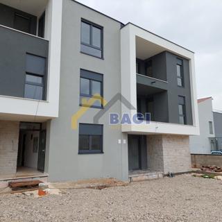 Appartamento Pula 86,26m2-Giardino 113m2-due parlings-ripostiglio