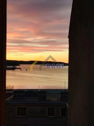 POLA SPAZIOSO APPARTAMENTO CON TRE CAMERE DA LETTO 96m2