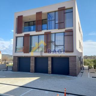 Rovigno-Appartamento-Giardino-Garage-Cortile-Parcheggio-Nuova costruzione